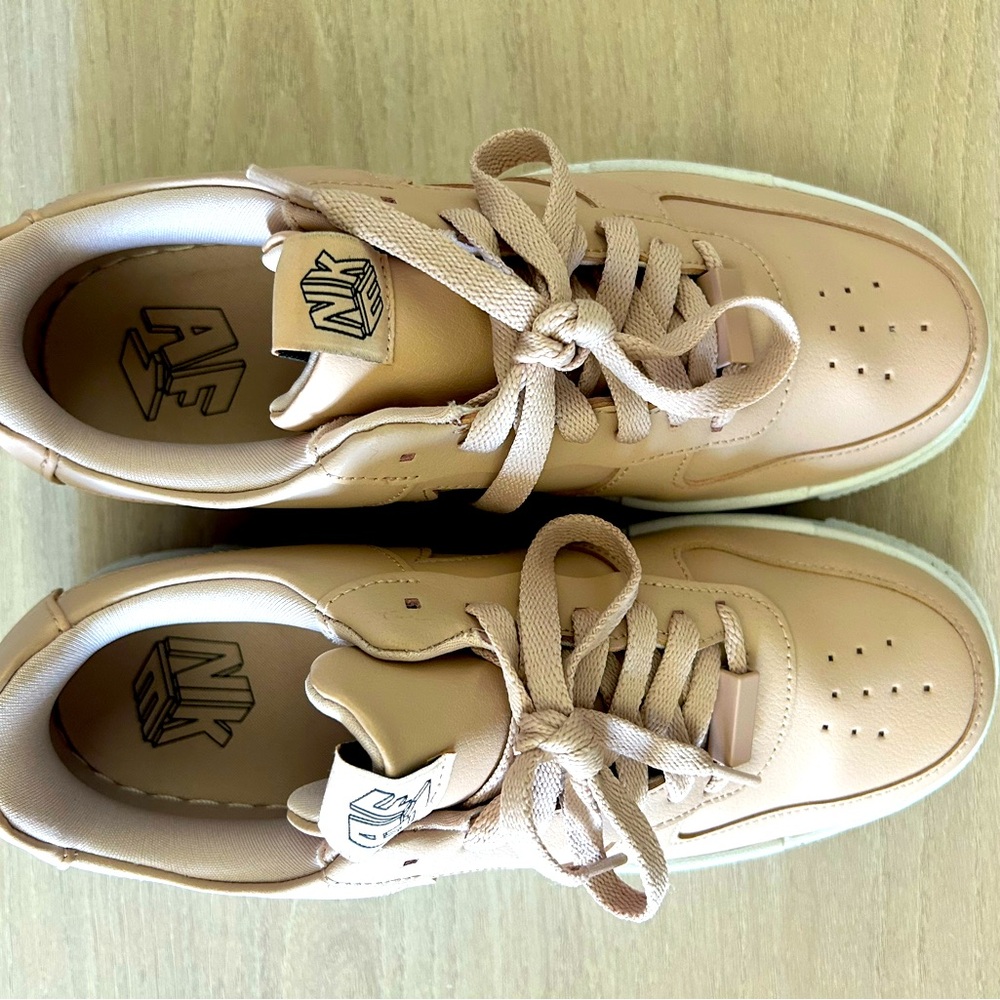 Nike shoes for sale! - Picture 4 of 5